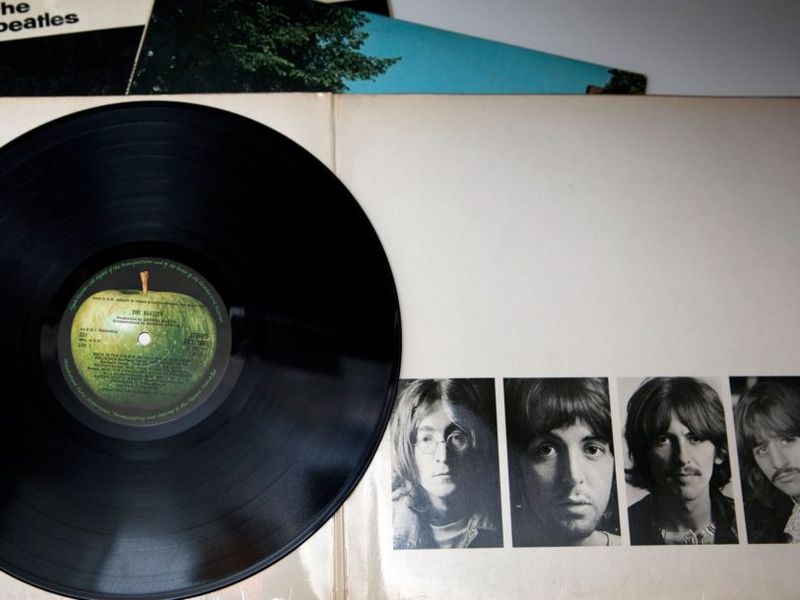 5 Collectibles That Are Now Worth A Fortune And 8 More Rapidly Losing Value - Decor Hint Rare Vinyl Records