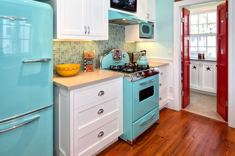 11 Country-Inspired Trends That Are Replacing Farmhouse Kitchens And 5 We Don't Wanna See In Their Place - Decor Hint Vintage-Inspired Appliances