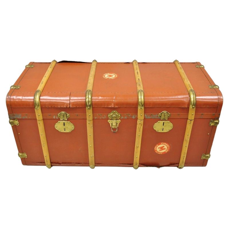 What's Out And What's Hot 5 Antique Duds From 1900s And 9 Hidden Treasures - Decor Hint Steamer Trunks