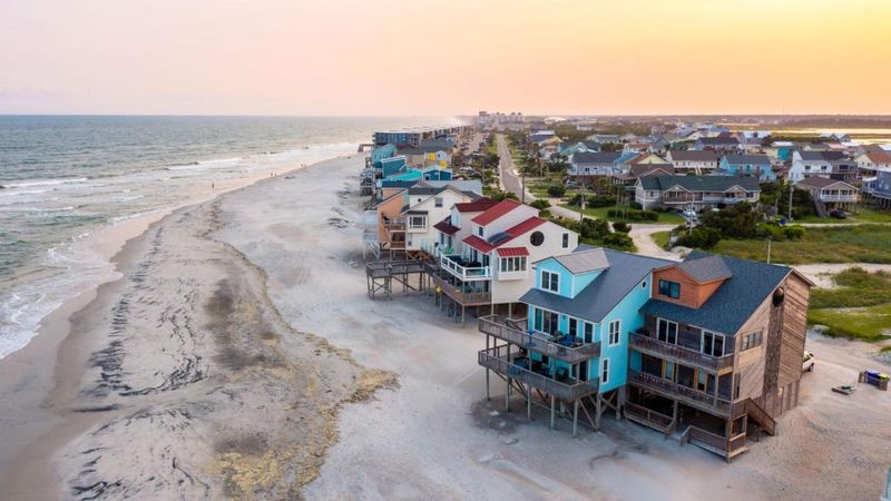 Florida's Real Estate Shift: 9 Home Types Losing Value By 2025 (And 11 Set To Soar) - Decor Hint Coastal Mansions Without Hurricane Protection