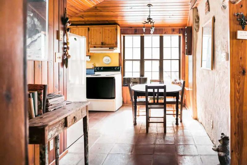 15 Best Open-Concept Tiny Homes Designers Love - Decor Hint Rustic Cabin