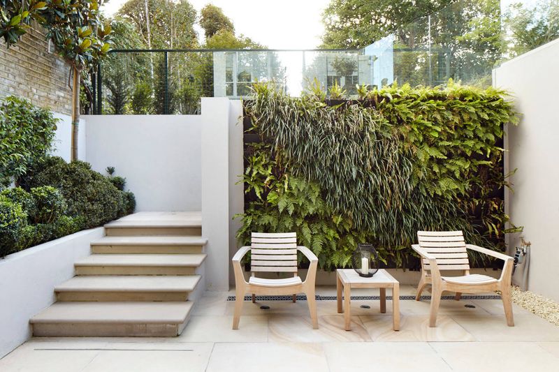 17 Backyard Fence Ideas For Privacy In Style - Decor Hint Living Green Wall
