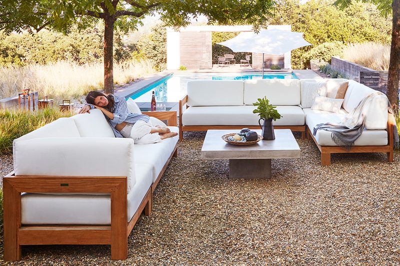 Outdoor Living Room Ideas: 16 Ways To Maximise Any Outdoor Space - Decor Hint Versatile Seating Arrangements