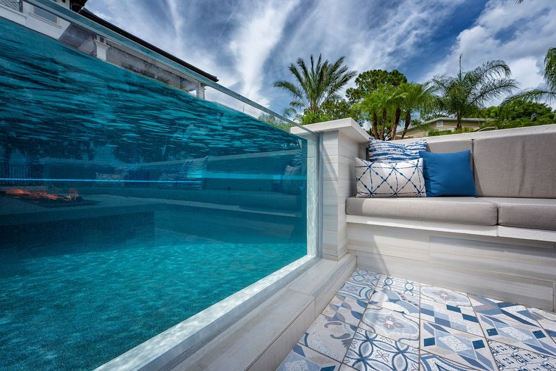 37 Stylish Poolside Designs That Make Everyday Feel Like Vacation - Decor Hint Glass-Walled Pool With Underwater Viewing