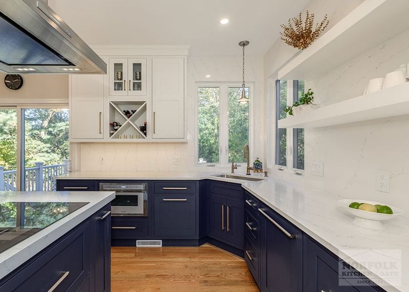 7 Kitchen Cabinet Styles Designers Recommend And 5 They Say To Avoid - Decor Hint Two-Tone Cabinets - Best of Both Worlds