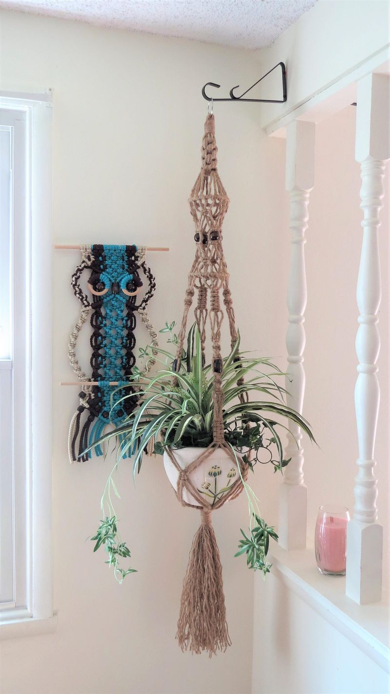 Step Back In Time With 27 Retro Kitchen Styles Straight From The 1970s - Decor Hint Macramé Plant Hangers