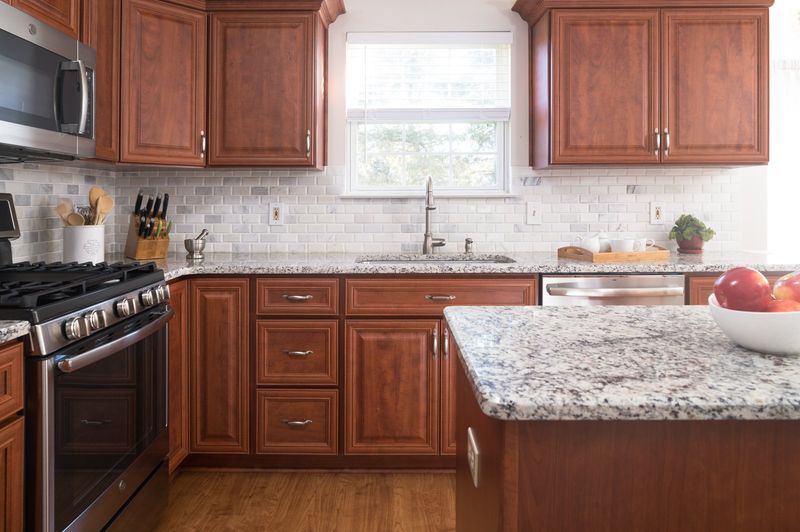 10 Kitchen Looks That Are Losing Popularity In Pennsylvania (With 10 That Still Shine) - Decor Hint Dark Cherry Cabinets