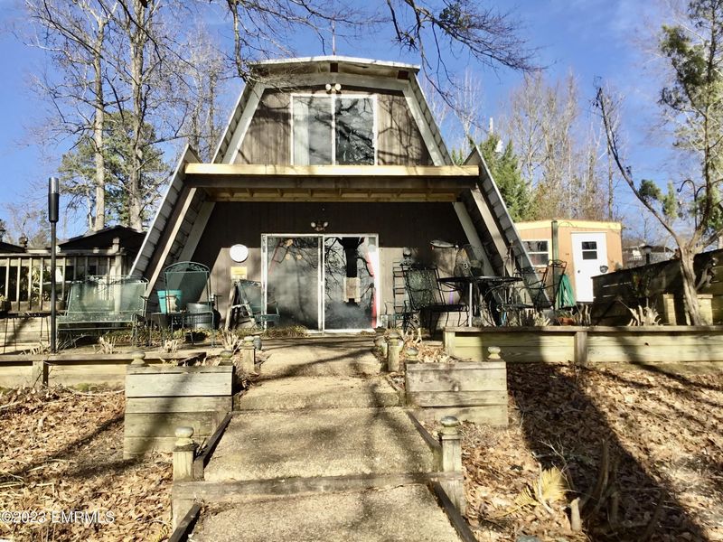 12 Mississippi Home Styles Set To Fade By 2030: What's Going Out Of Style In The Magnolia State - Decor Hint A-Frame Cabins Folding Under Pressure