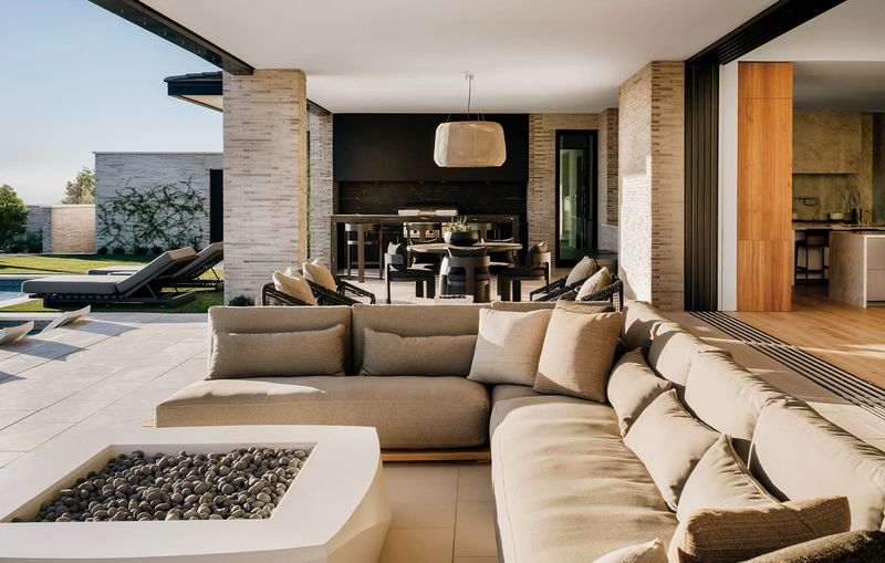10 Sofa Colors Making Florida Living Rooms Look Dated And 10 That Refresh The Space - Decor Hint Textured Natural Linen Brings Organic Elegance