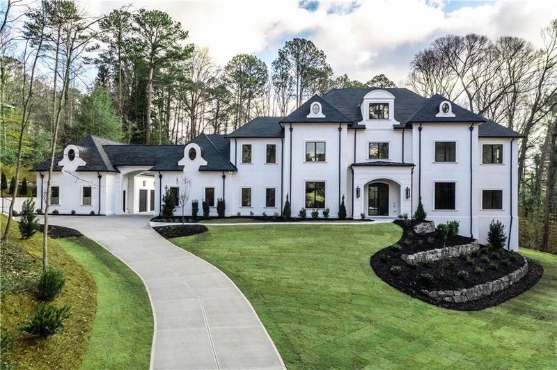 6 Types Of Homes In Georgia Expected To Lose Value By End Of 2025 (And 7 To Outperform) - Decor Hint Large Luxury Homes In Oversupplied Suburbs