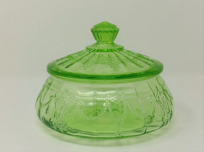 4 Depression Glass Patterns That Aren't Worth Much And 6 That Could Surprise You - Decor Hint Cameo Pattern - Not Worth Much