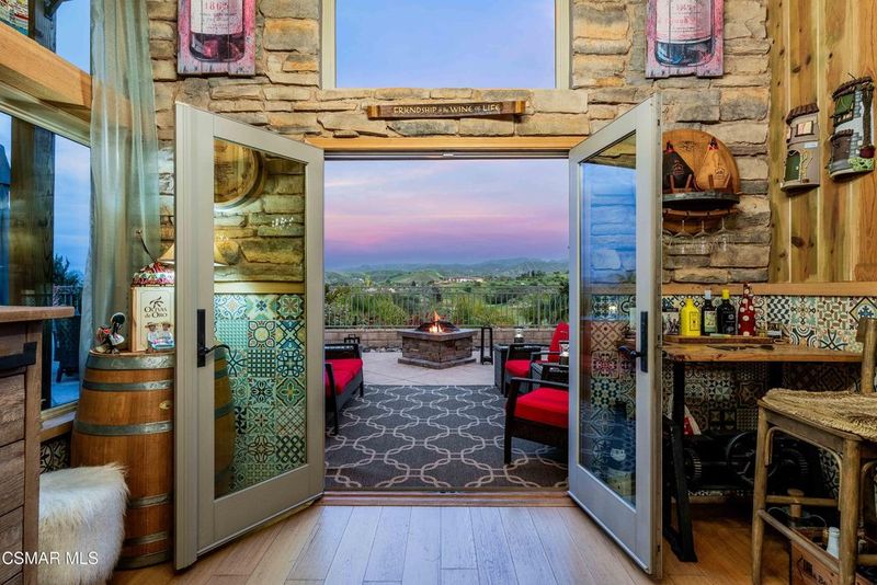 3 Home Types In Simi Valley That Seem To Be Falling Out Of Favor And 6 Gaining Interest - Decor Hint Indoor-Outdoor Living Spaces