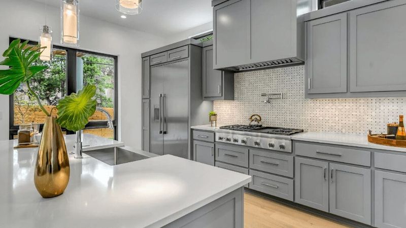 10 Kitchen Mistakes That Push Away Buyers In Birmingham And 3 Design Wins They Love - Decor Hint Outdated appliances