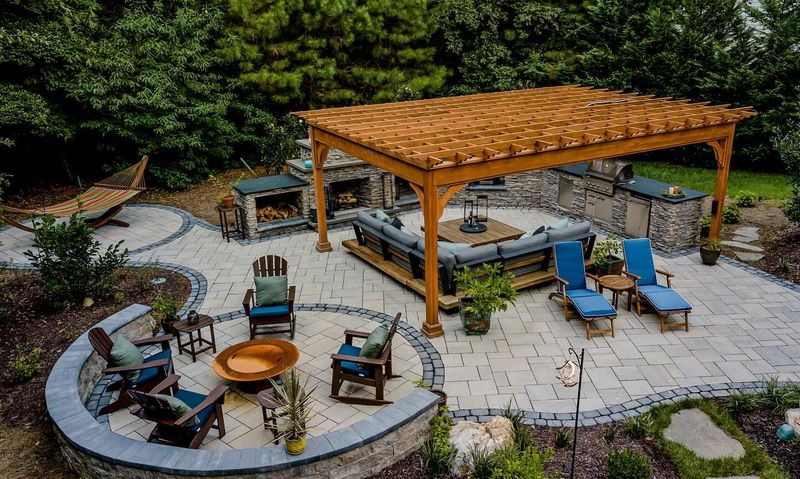 11 Picture-Perfect Outdoor Spaces Popping Up All Over Virginia Neighborhoods - Decor Hint Pergola Paradises