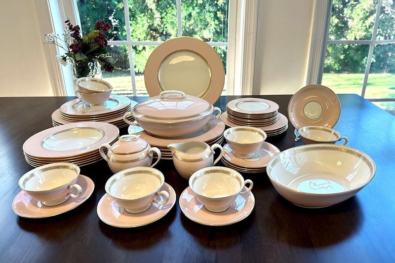 Texas Antique Market Forecast: 9 Items That'll Soar In 2025 (And 9 That Won't) - Decor Hint Victorian-Era China Sets