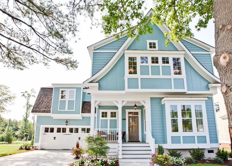 11 Of The Best Exterior Paint Colors According To Designers – These Are The Go-To Shades From Tried And Trusted Brands - Decor Hint Cheerful Wythe Blue