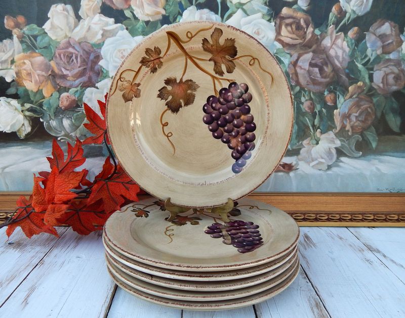 10 Details That Instantly Age North Carolina Kitchens (And 10 That Modernize) - Decor Hint Decorative Grape And Rooster Motifs