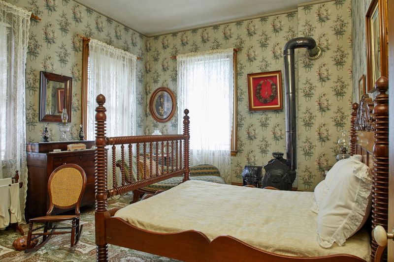Bedroom Design: A Historical Retreat