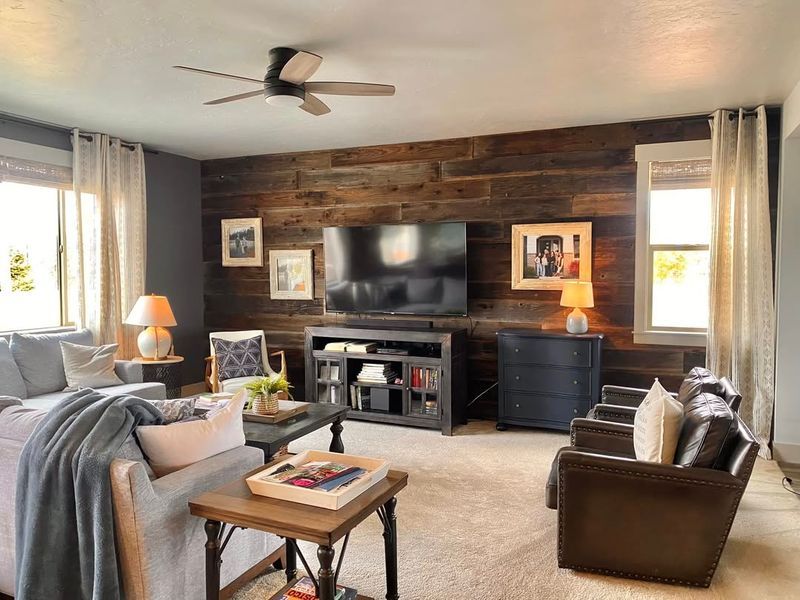 15 Red Flags About Your House That Repel House Buyers - Decor Hint Cluttered, Overpersonalized Spaces