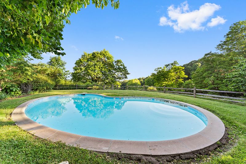 Refreshing Pool Area For Summer Enjoyment