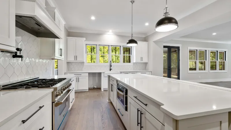 Winston‑Salem Kitchen Advice 6 Elements To Ditch For A More Elegant Look And 6 To Keep Instead - Decor Hint Quartz Countertops (Keep)