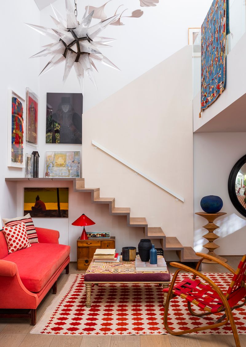 Dallas Designers Reveal 13 Sofa Colors That Are No Longer In Style - Decor Hint Too Bold