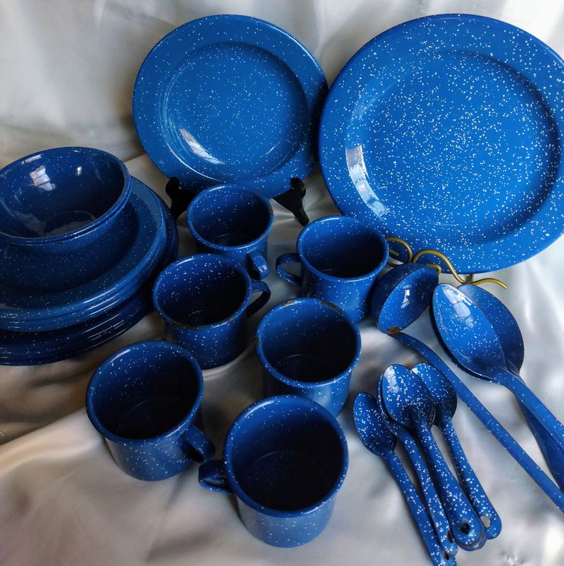 Arizona Thrifters Can't Get Enough Of These 15 Vintage Home Finds - Decor Hint Retro enamelware kitchen sets