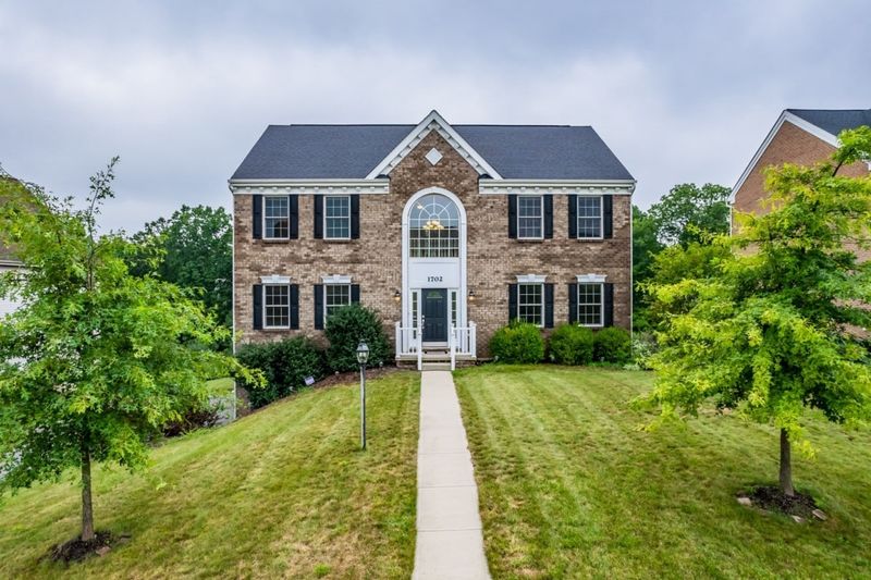 7 Heritage-Inspired Curb Appeal Ideas From Pennsylvania Homes - Decor Hint Classic Colonial Entryways