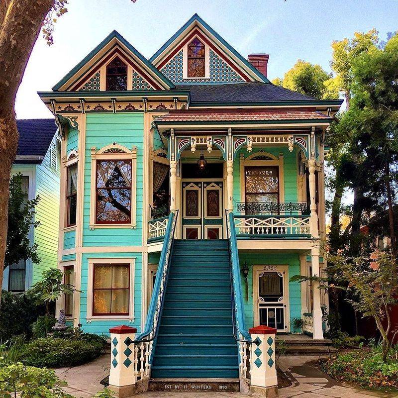 Victorian Queen Anne: Towers of Elegance