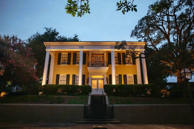 21 Secluded Mansions In Mississippi Featuring Centuries Of Craftsmanship - Decor Hint Anchuca Mansion — Vicksburg, MS