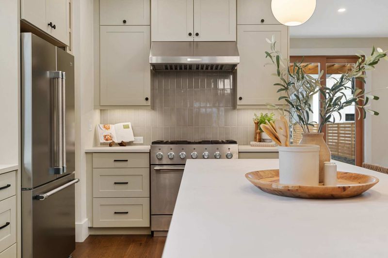 10 Quick Home Staging Tips From Arizona - Decor Hint Clear Kitchen Countertops