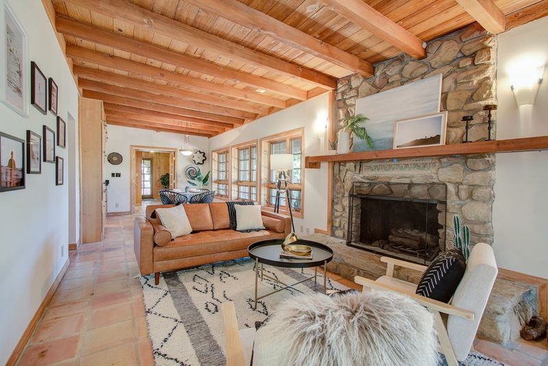 Clear Your Home Of 4 Things Idaho Designers Dislike And Keep 6 That Shine - Decor Hint Warm Wood Accents