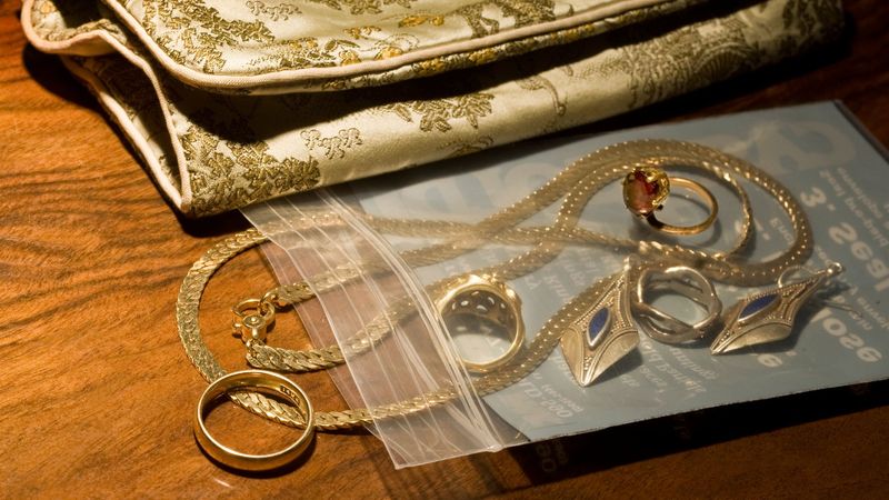 13 Maryland Family Heirlooms That Fell Flat In Value (And 4 Still Holding Strong) - Decor Hint Costume Jewelry From The Mid-20th Century