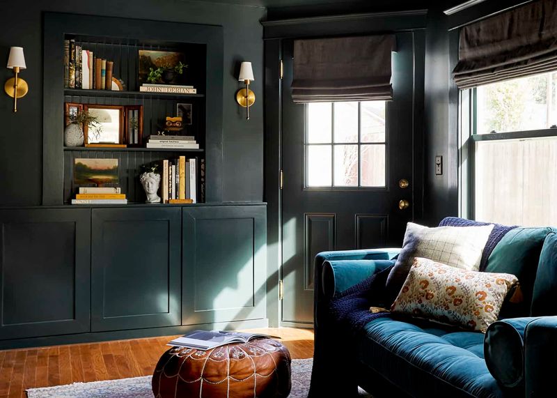 7 Sofa Colors Falling Out Of Style In Georgia, And 7 That Always Work - Decor Hint Hunter Green Has Lost Its Appeal