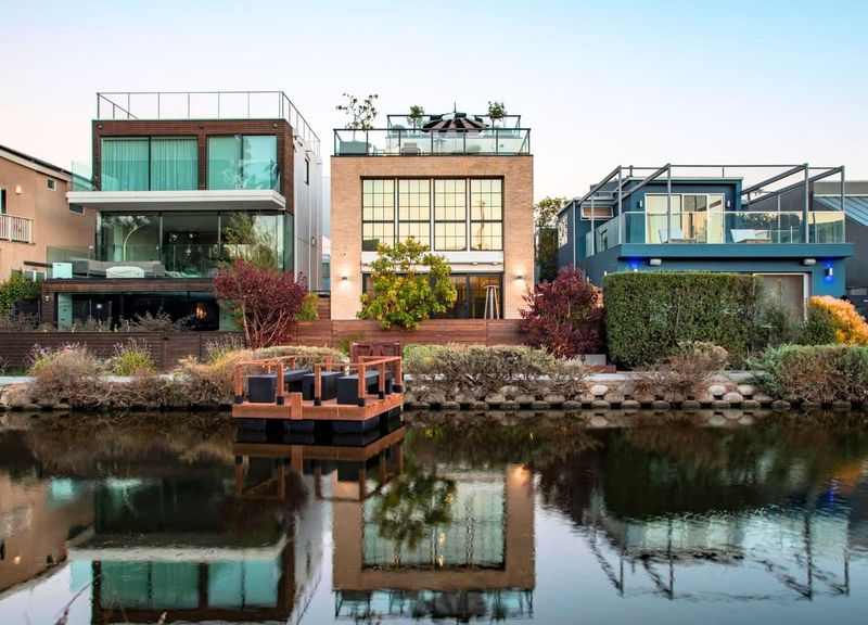 From Miami To Beverly Hills 23 Estate Sales That Just Rocked The Market - Decor Hint Venice Glass Mansion