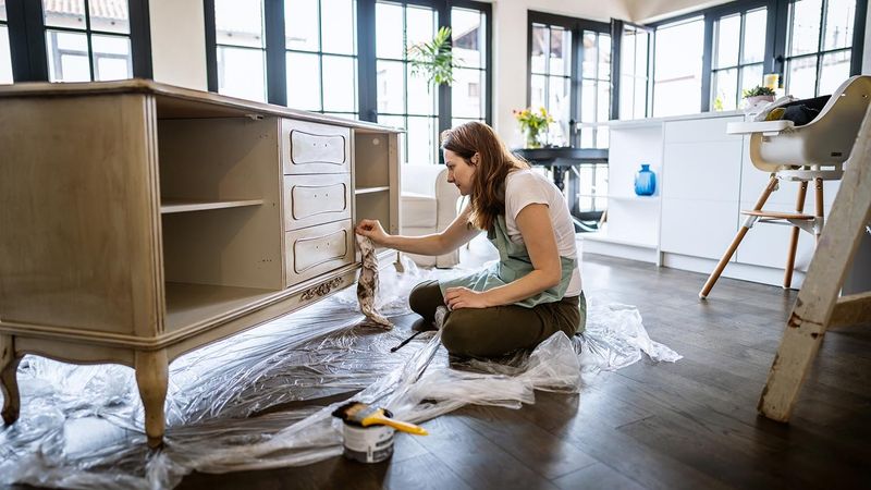 9 Things You Should Never Do When Thrifting, According To Experts - Decor Hint Dismiss Items Needing Minor Repairs