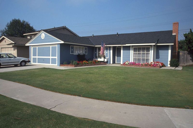 8 Florida Homes Set To Soar And 9 That Could Lose Their Edge - Decor Hint Late-80s Vinyl-Clad Ranches