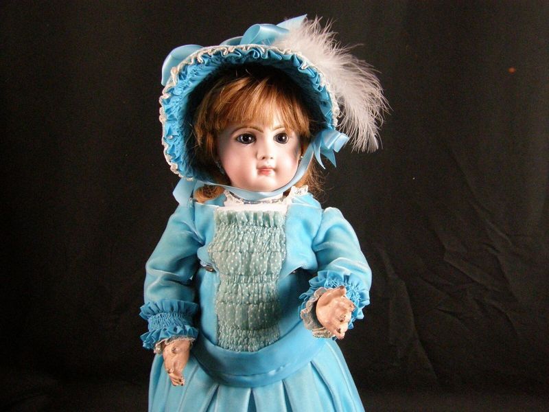 Grandma's Treasures That Are Worth A Fortune In 2025 - Decor Hint Antique Toys And Dolls