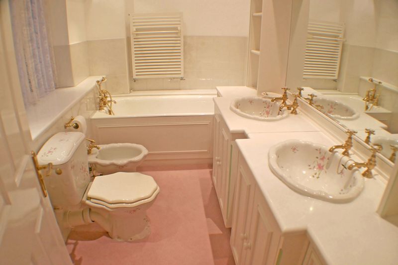 25 Outdated Home Decor Mistakes Everyone Probably Makes - Decor Hint Carpet In Bathrooms