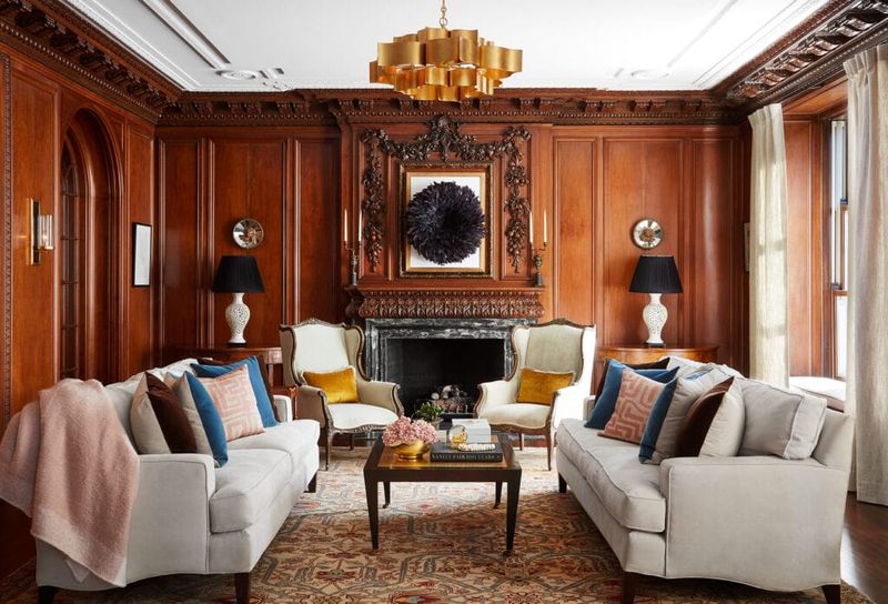 11 Home Style Details That Scream 'Illinois' - Decor Hint Natural Wood Trim And Moldings In Oak Or Cherry