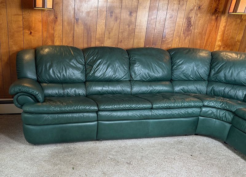 4 Couch Colors That Are Losing Popularity In Pennsylvania And 4 New Favorites To Consider - Decor Hint Fading Fast: Hunter Green