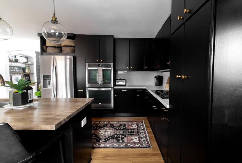 19 Interior Trends That Are Making Antique Collecting Cool Again - Decor Hint Vintage Rugs In Unexpected Places