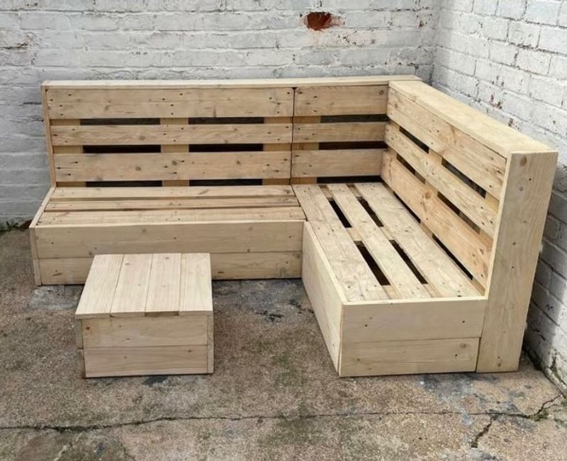 Rustic Pallet Furniture for Derby Gatherings