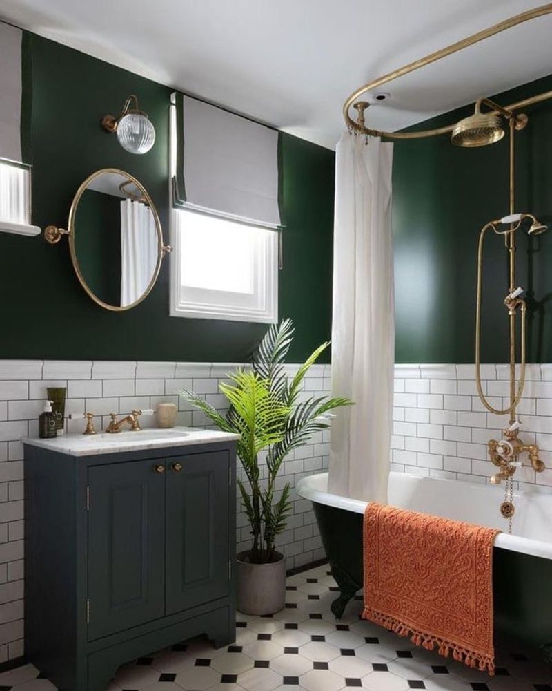 Maine Designers Reveal 17 Paint Trends On Their Way Out And 5 Already Gone - Decor Hint Hunter Green Bathrooms (already gone)