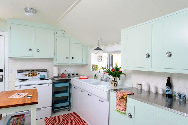 Retro Comeback: 16 Home Items That Are Big Again In The Pacific Northwest - Decor Hint Formica-topped kitchen carts