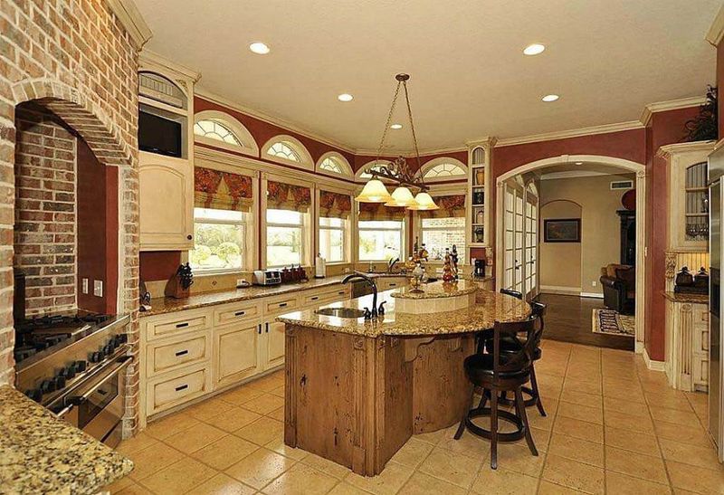 10 Details That Instantly Age North Carolina Kitchens (And 10 That Modernize) - Decor Hint Tuscan-Inspired Faux Finishes