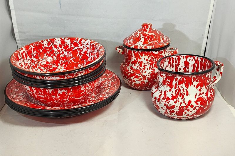 8 Charming Finds From Boise That Prove Idaho's Taste Is Truly Lasting - Decor Hint Retro Enamelware and Kitchen Tools