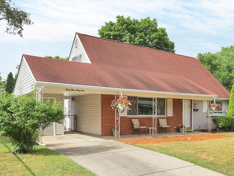Ohio's Real Estate Shake-Up: 7 Home Types Losing Value By 2025 (And 10 Ready To Boom!) - Decor Hint Starter Homes: Entry-Level Gold Mines