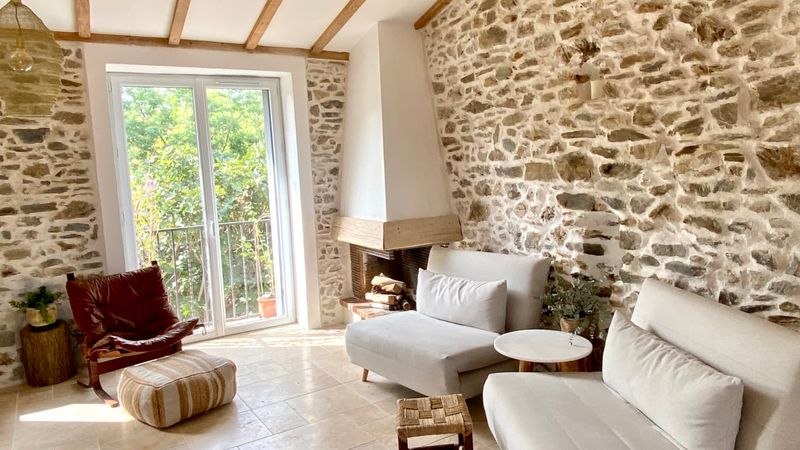 Designers Swear By These 19 French Country Living Room Tricks - Decor Hint Styling With Rustic Stone Or Brick