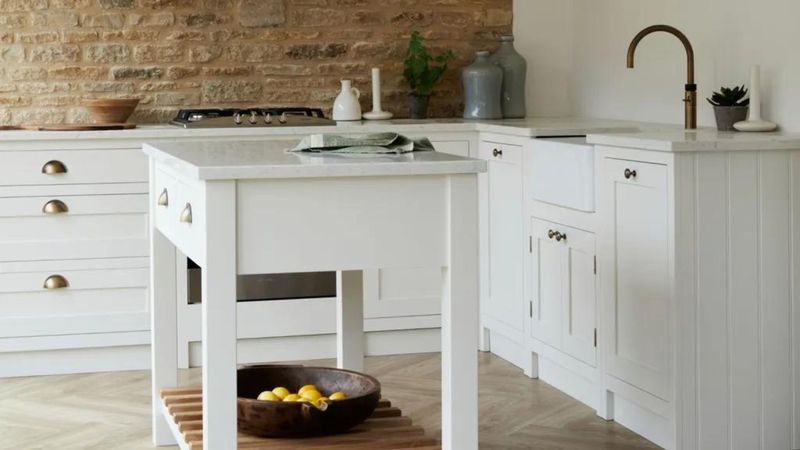 These 17 Kitchen Mistakes Could Cost You A Sale In Pennsylvania - Decor Hint Cheap Kitchen Islands Look Temporary